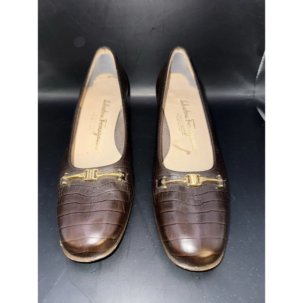 Salvatore Ferragamo Boutique Brown Croc Embossed‎ Leather Pumps 7.5B Italy
